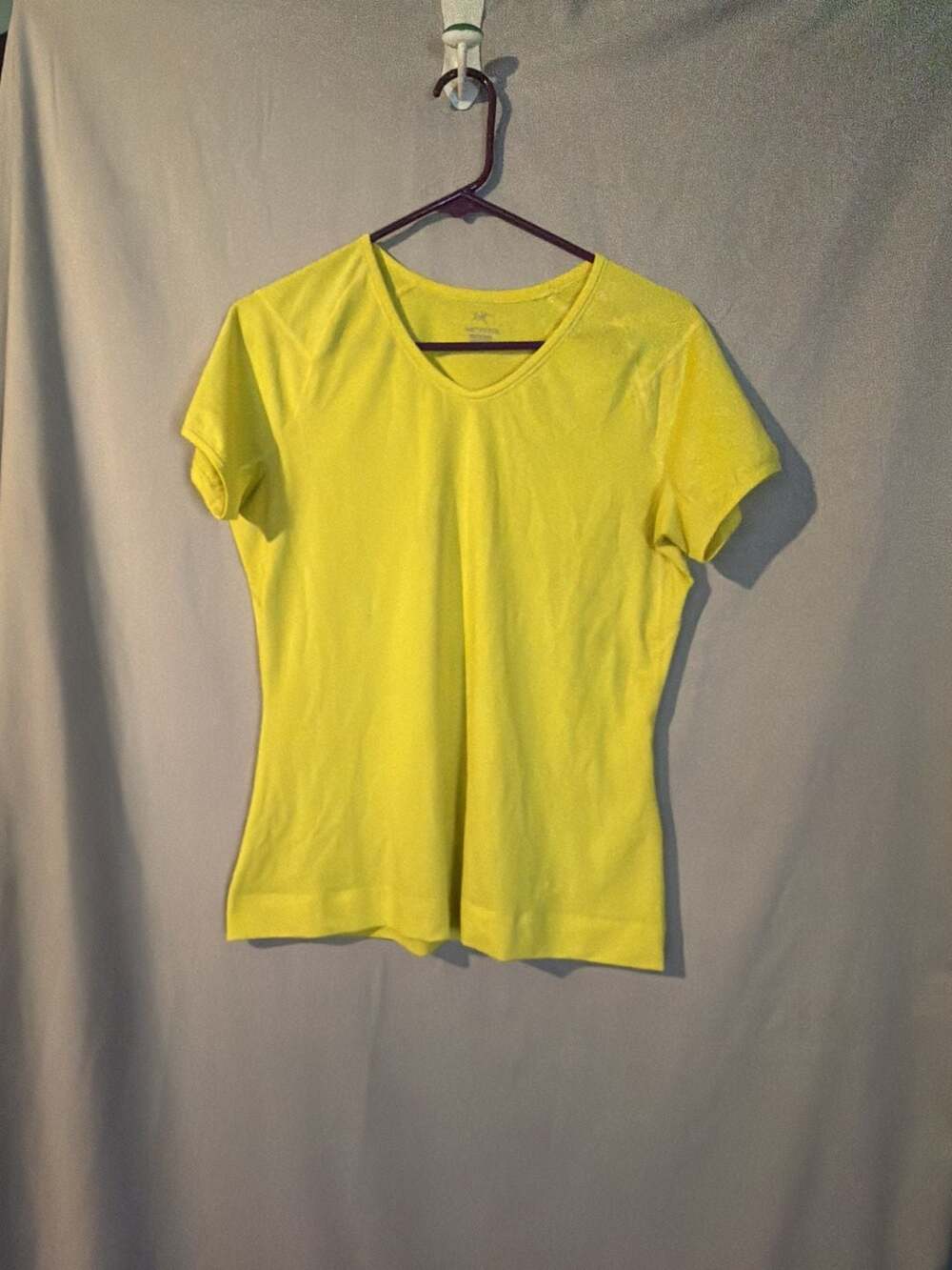 Arc'teryx Women's Motus SL V-Neck Short Sleeve Performance Tee in Citron